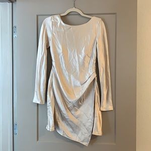 Selling a brand new Hello Molly short silk dress. Size small. Still has tags.